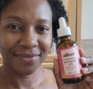 Spécialement formulée pour les poils liés au SOPK, pour une peau naturellement lisse