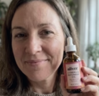 Spécialement formulée pour les poils liés au SOPK, pour une peau naturellement lisse